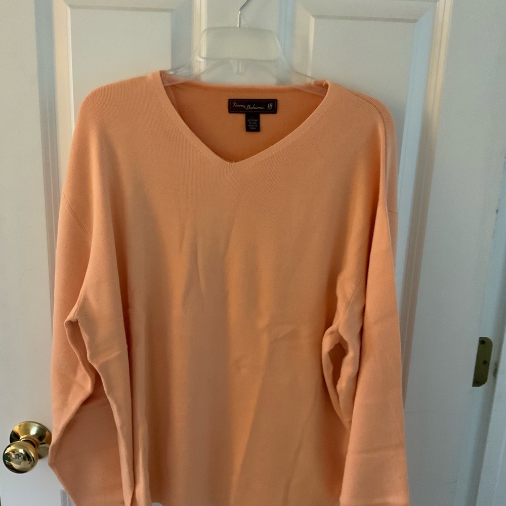 Tommy Bahama Men’s Pale Orange V-Neck 100% Pima cotton sweater. Open bottom